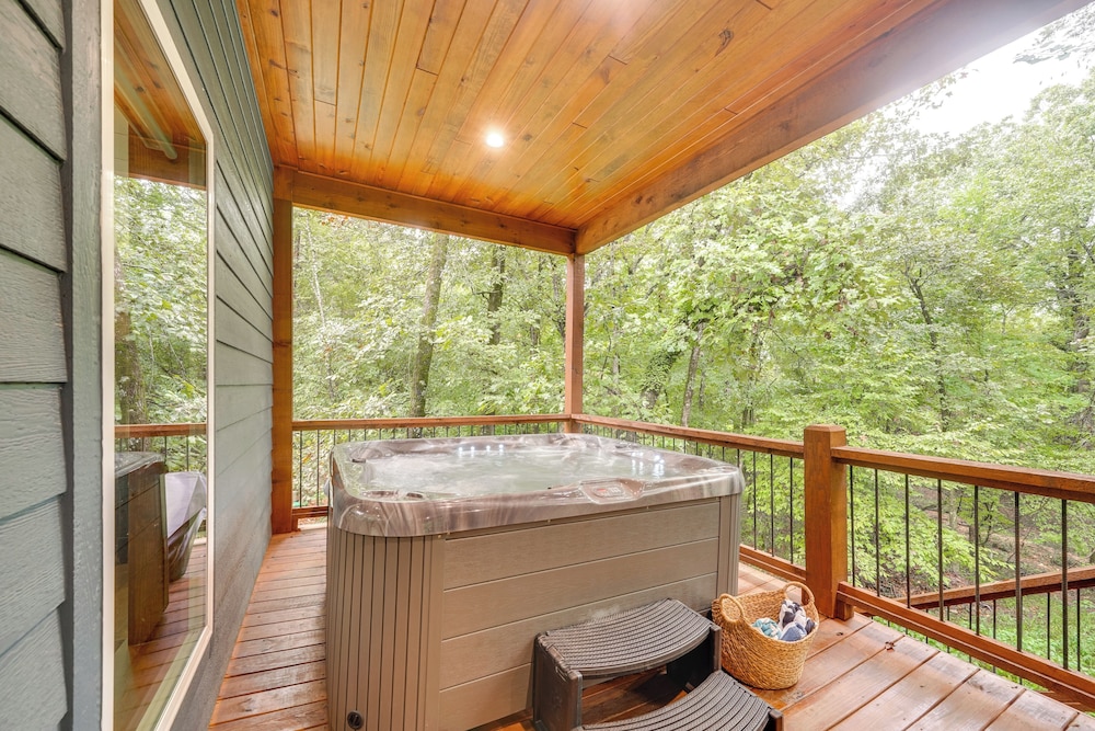 Fire Pit & Hot Tub: Couples Retreat in Broken Bow