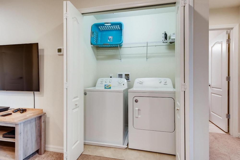 8843 GC - Windsor at Westside - Luxury 5 Beds Townhome - Image 2