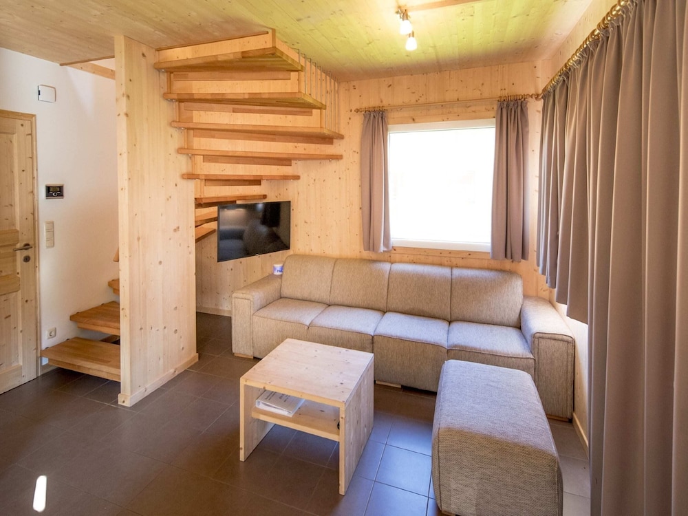 Deluxe Chalet With Whirlpool
