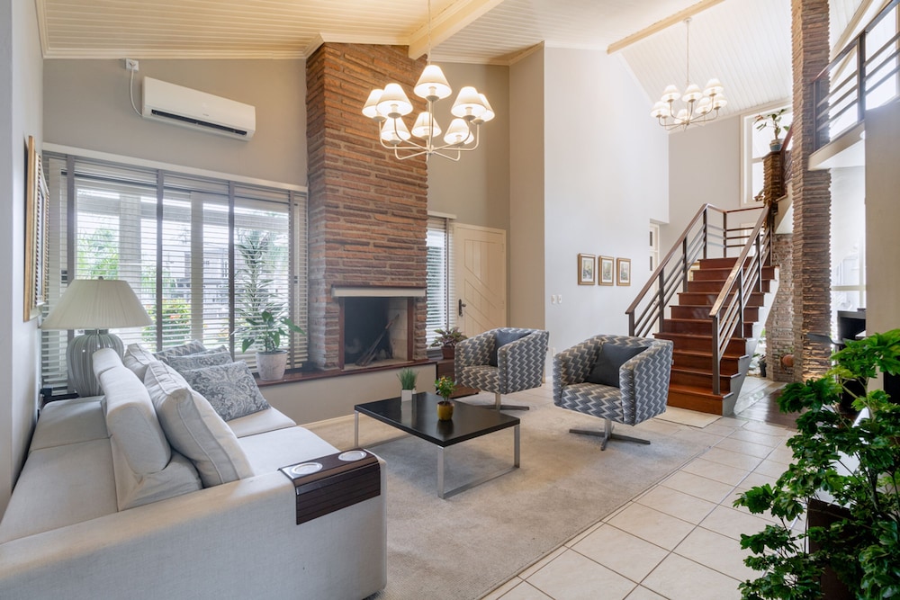Casa com Piscina Churrasq e Wi-fi em Crici ma SC