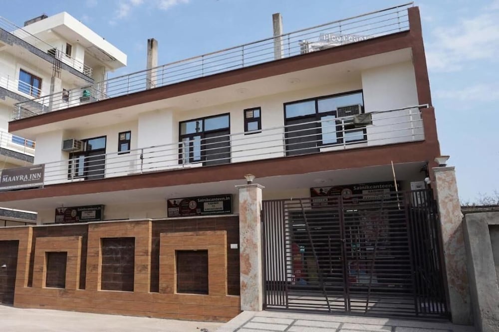 Hotel maayra inn