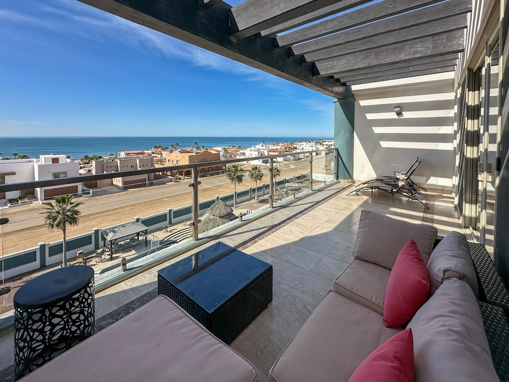 Upscale Ocean View Condo Close to it all Great