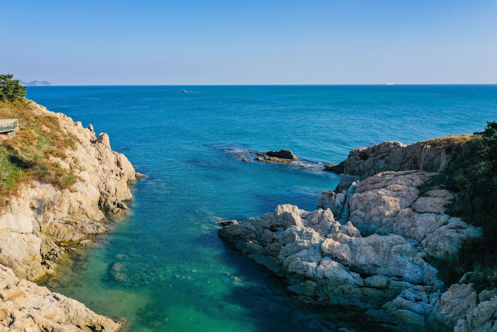 Dalian Sishi Jingyu Beach Resort Hotel