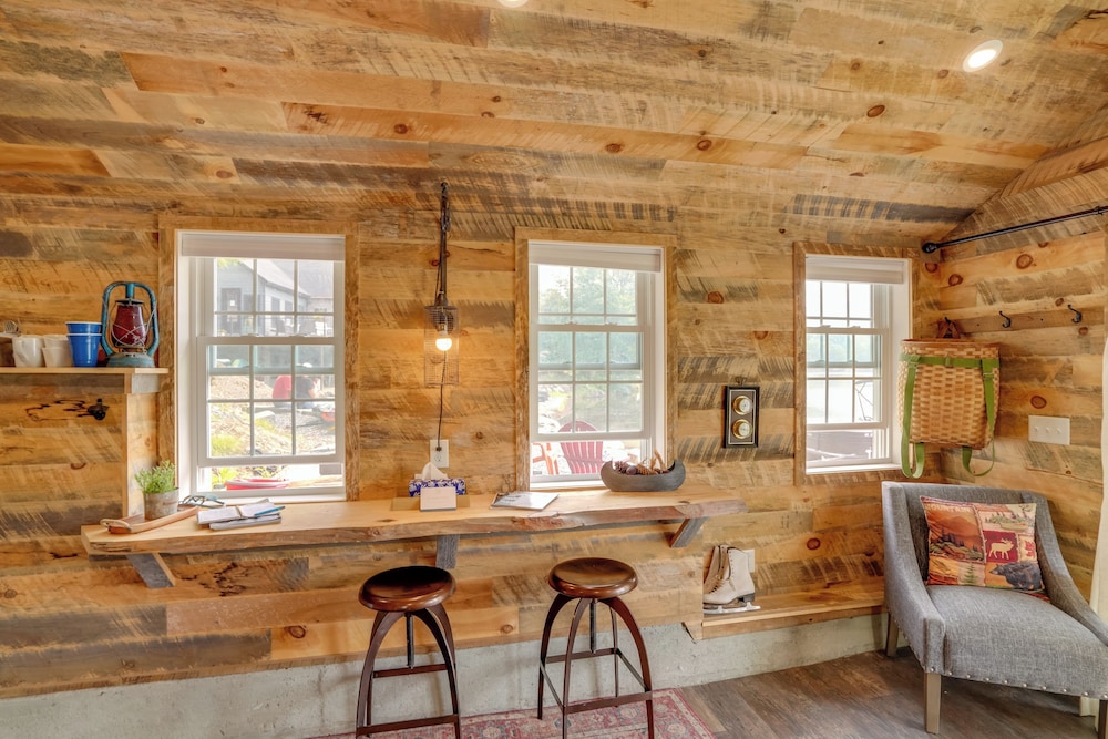 Dock & Lake Access: Studio 14 Mi to Dtwn Albany!