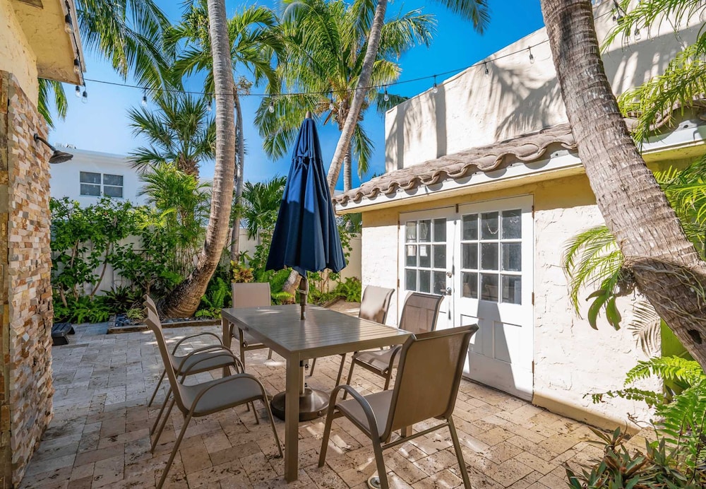 Beach House on the Beach for 8 People With Jacuzzi
