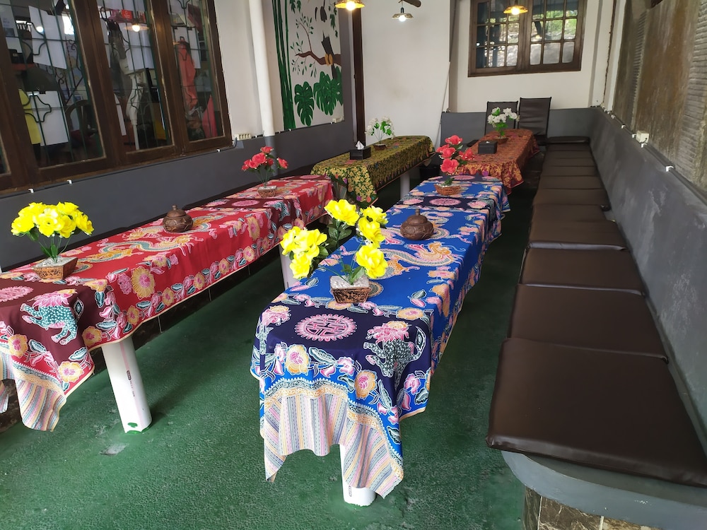 Twenty4Seven Bed & Breakfast - Hostel