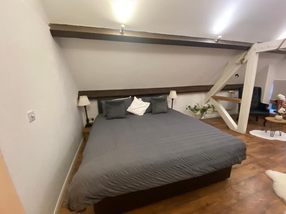Immaculate 1-bed Apartment in Birmingham view 4