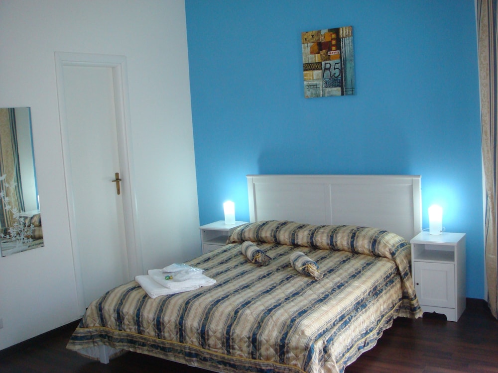 Ave Rooms