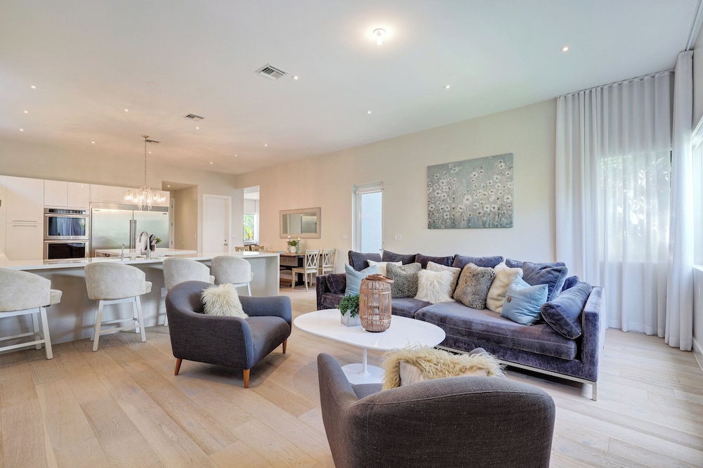 Luxurious Beach Retreat w/ Heated Pool&basketball
