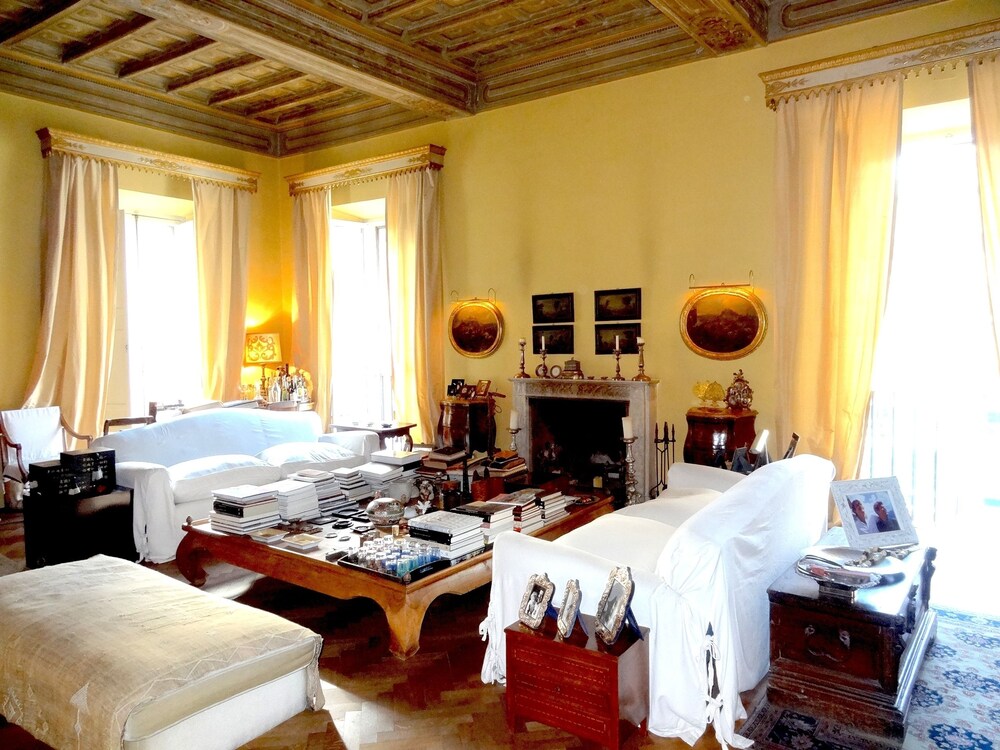 In Rome, Aristocratic, 3 Bedroom in Elegant, Historic Palace 3 Bedrooms 3 Bathrooms Apts