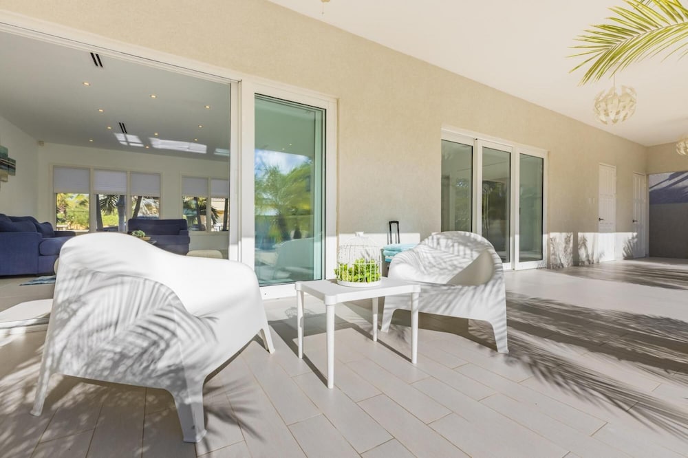Brand NEW 4BR 5BA Villa w Privatepool Seaviews