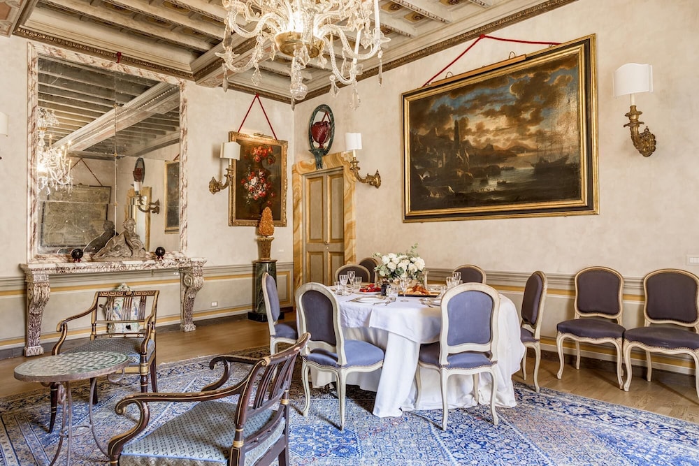 A Prince in Rome Elegant Navona Terrace Apartment