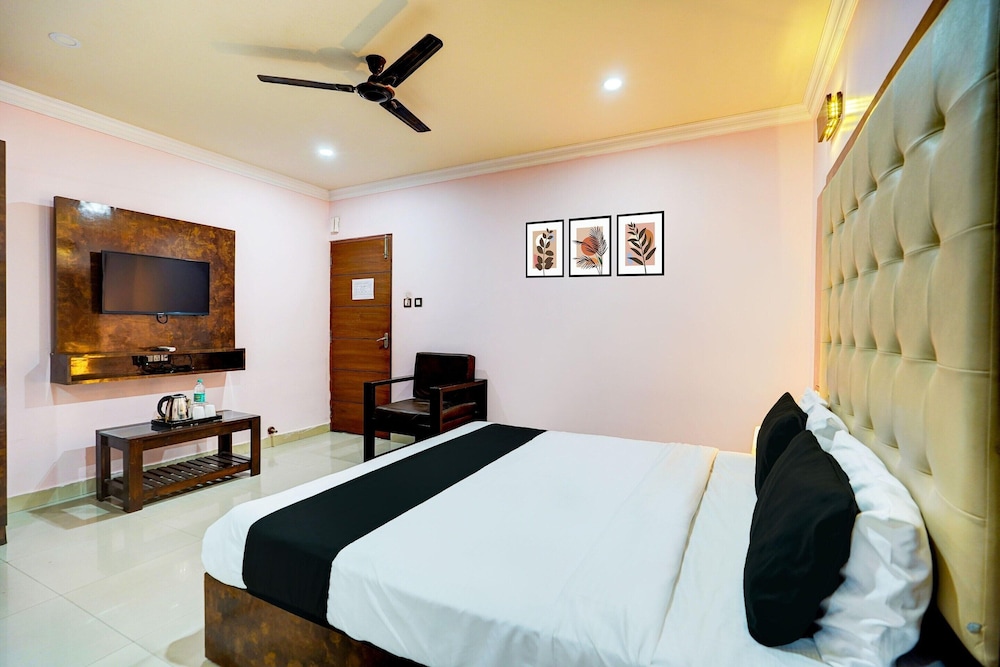 Stylish Stays at MG Road Near Commercial Street