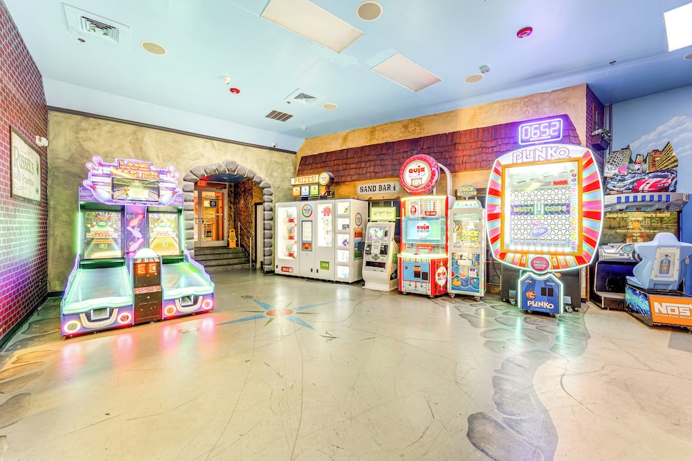Regal Palms Gem Near Disney w/ Patio, Themed Rooms