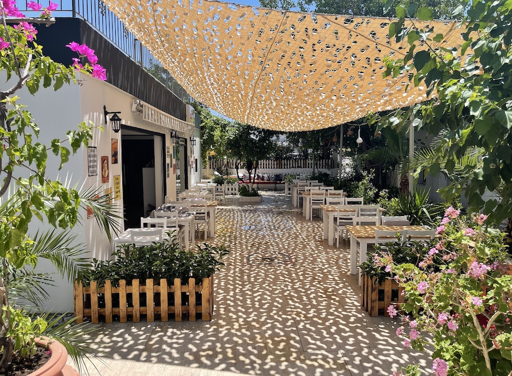 Esmana Otel - Image 11