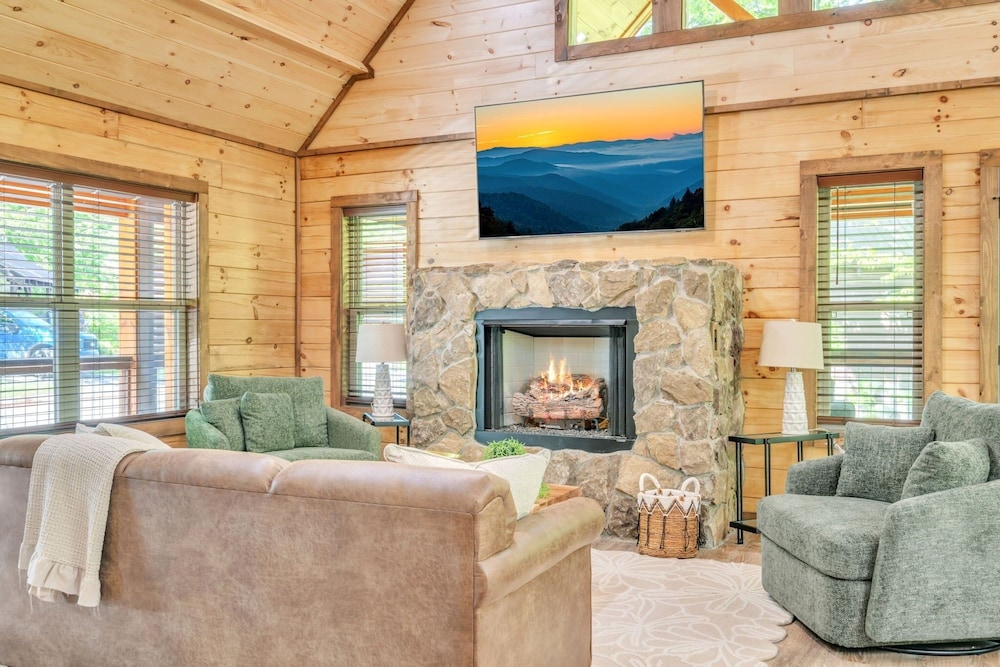 Er62 - Smoky Splash Getaway 3 Bedroom Cabin
