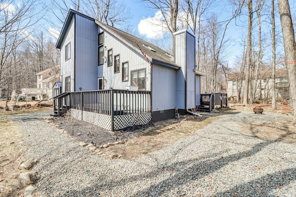 3 Mi to Tobyhanna State Park: Home w/ Serene Deck!