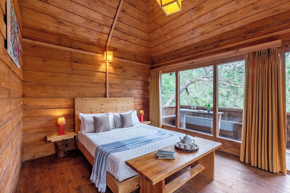 Alaya Stays Suro Woodcrest Chalet