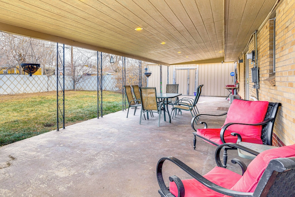 7 Mi to Dtwn Denver: Home w/ Large Yard!