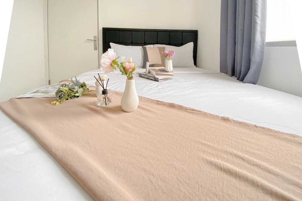 New Furnished And Comfy 2Br Menteng Square Apartment