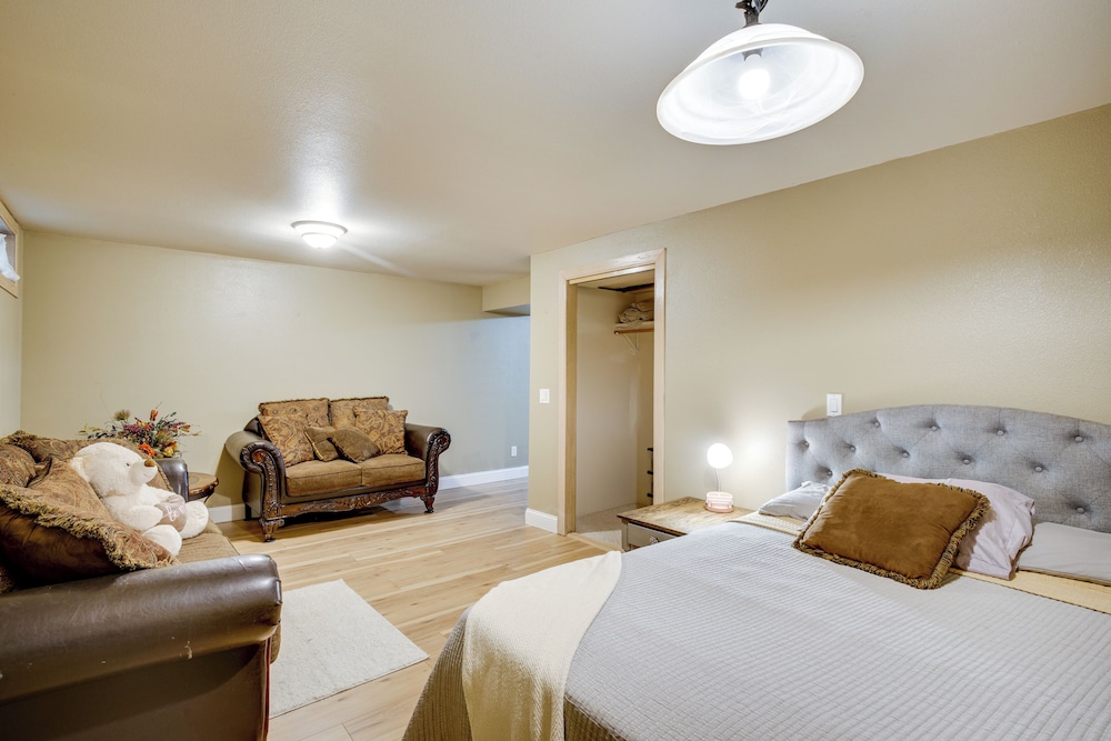 Spacious Family Villa w/ Decks in Chilton!