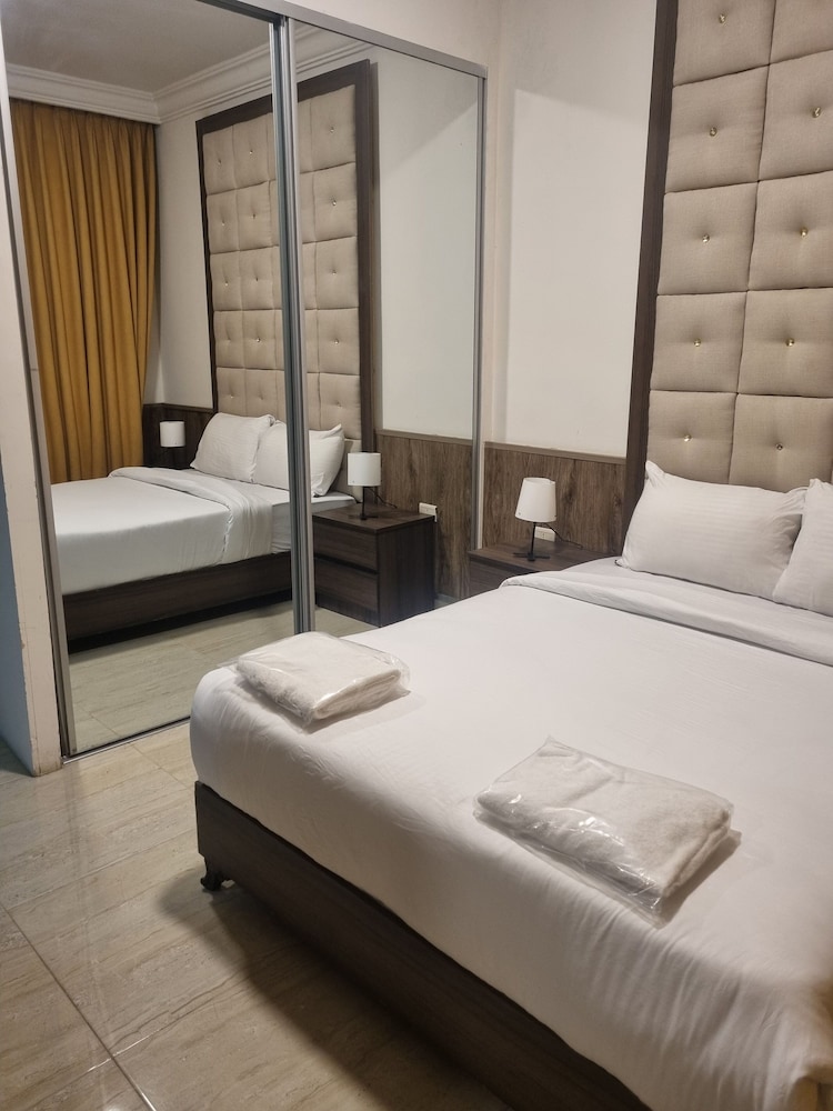 Charming Amman Apartment With Central Air-con & Street Parking