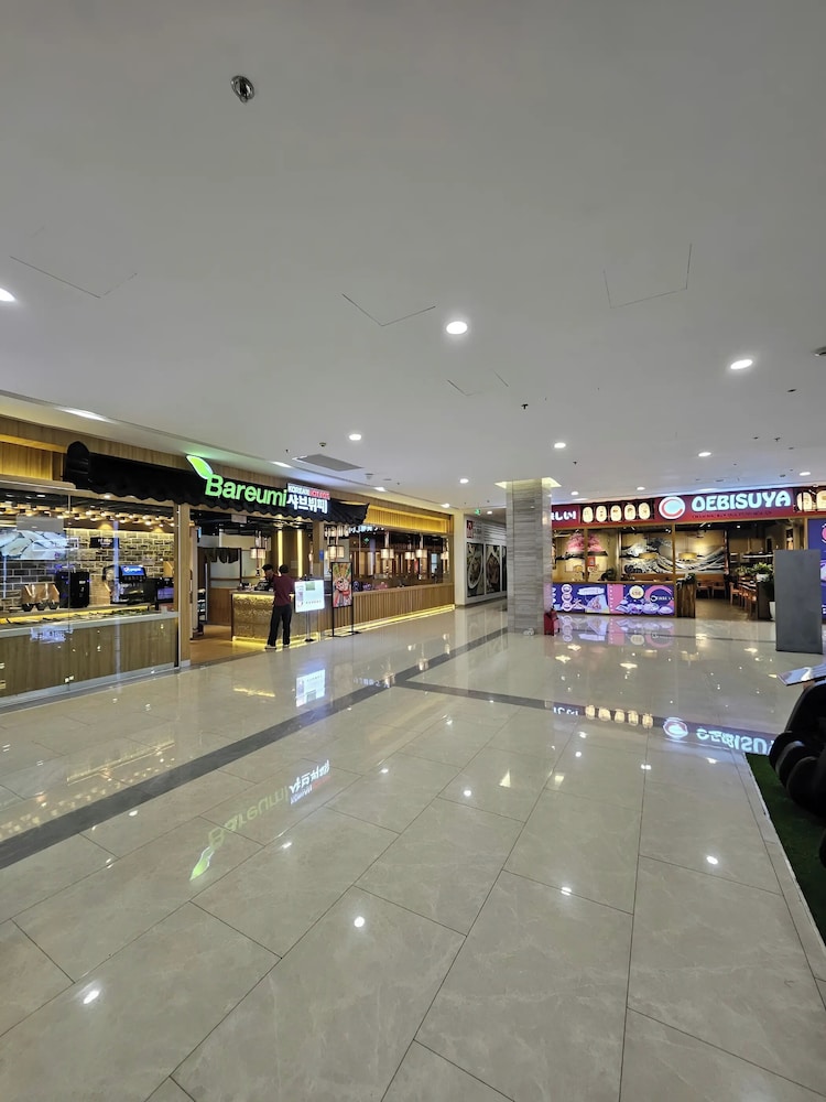 Vinhome Sky Lake-Sunhometel