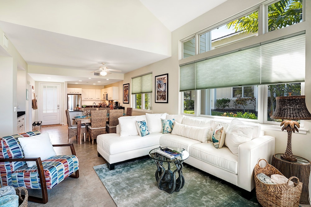 Ocean View - AC & Wifi - Walk to Beach & Shopping - Vrkcv