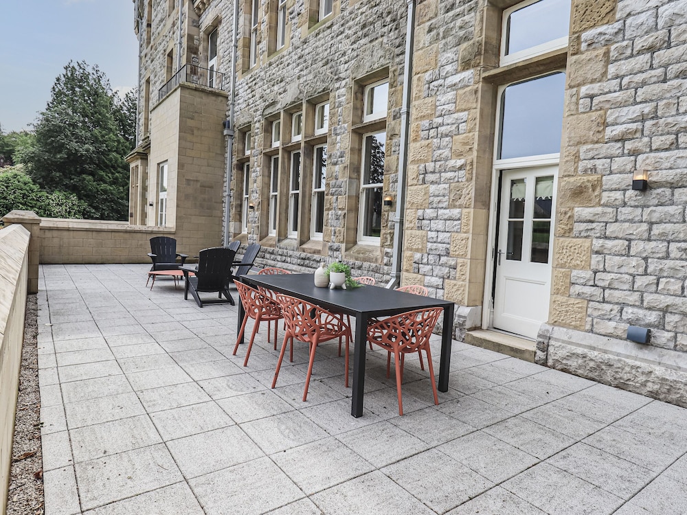 The Wilfred Suite Stone Cross Mansion