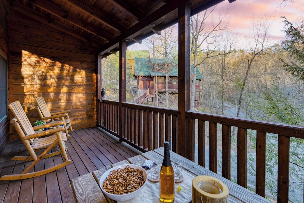 Hottub, Game Room, Forest Views, Near Gatlinburg Four Bears Lodge by Avantstay