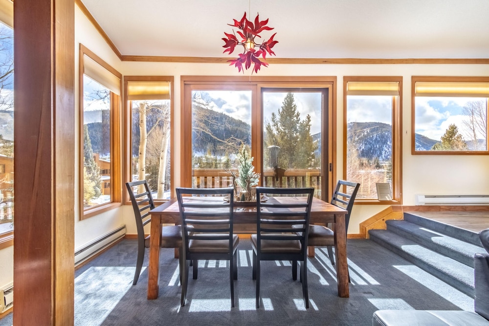 Tennis Townhome #1337 by Summit County Mountain Retreats