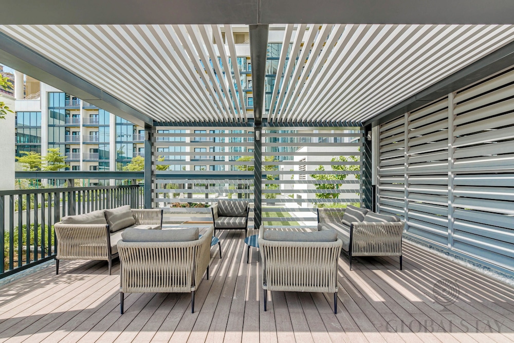 GLOBALSTAY. The Crest Tower C Apartments