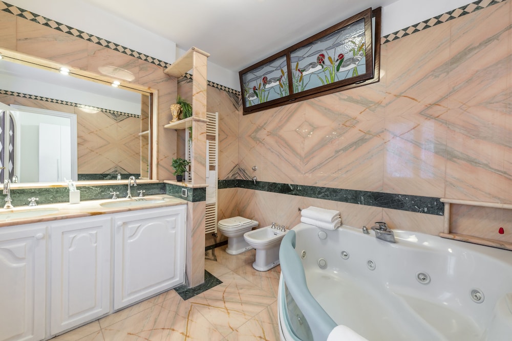 Milan Royal Suites & Luxury Apartments