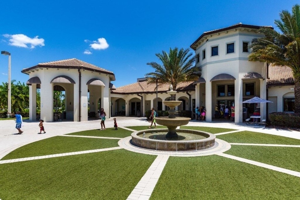 5 Bedrooms S / Champions Gate Home by RedAwning