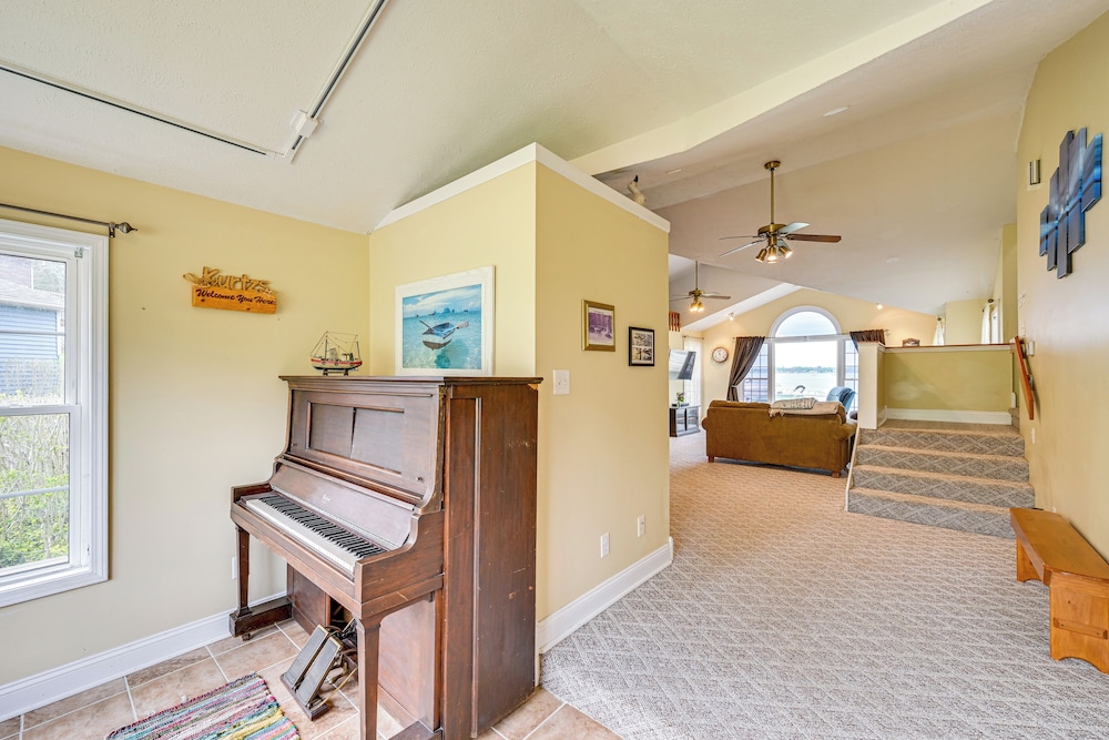 Scenic Views: Spacious Webster Lake House!