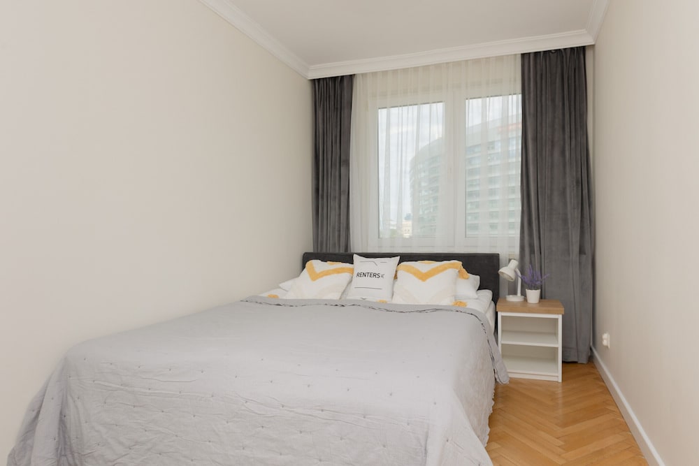 Apartment With View Zlota 61 by Renters view 3