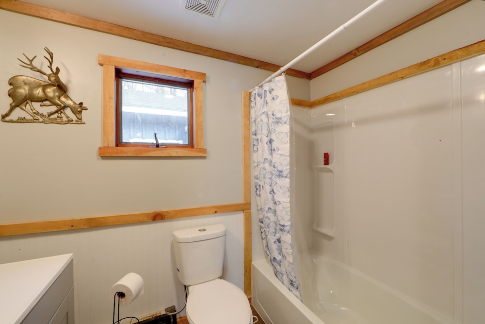 Fall Festival Retreat: Cabin w/ Deck & Yard!