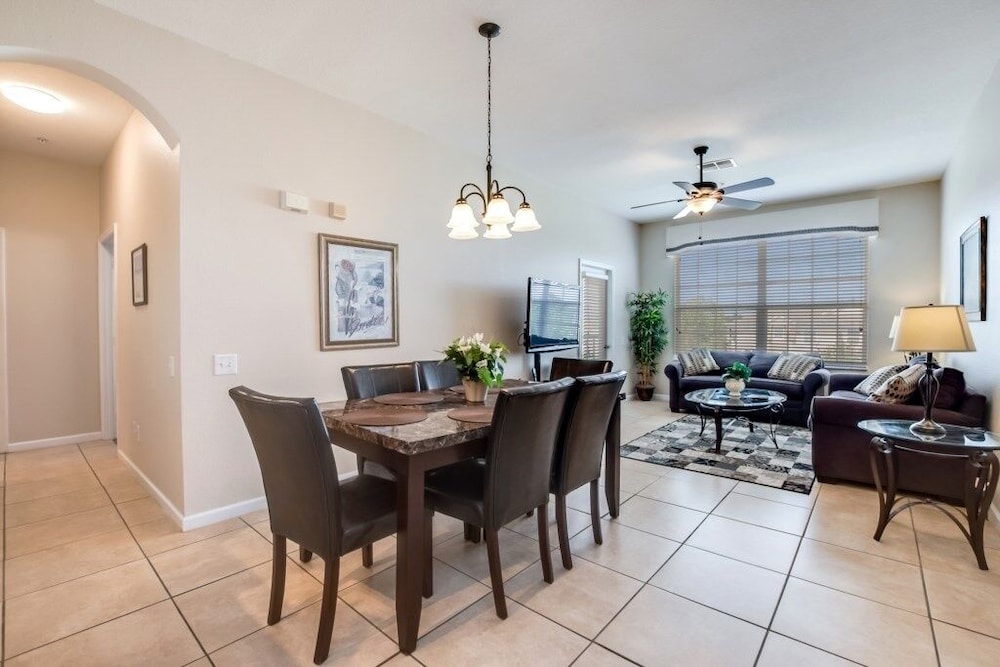 Windsor Palms 3 Bed Condo 2 Minutes Walk To Clubh 3 Bedroom Condo by Redawning