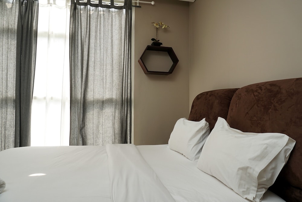 Exclusive 1BR Ciputra International Apartment view 3