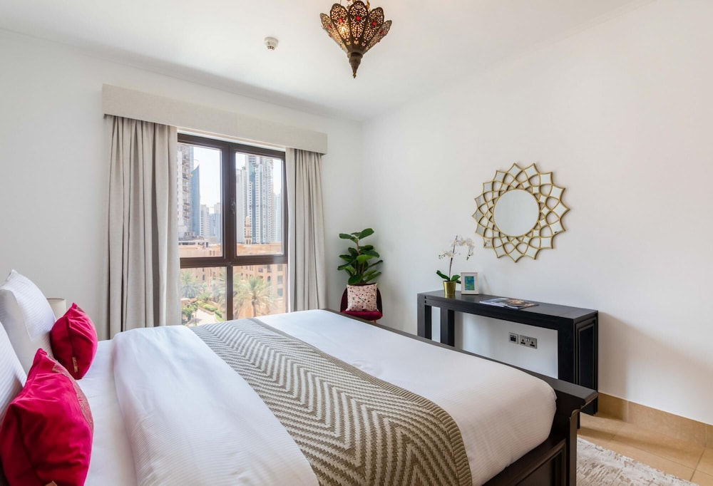 Luxury Living Next to Dubai Mall Burj Khalifa