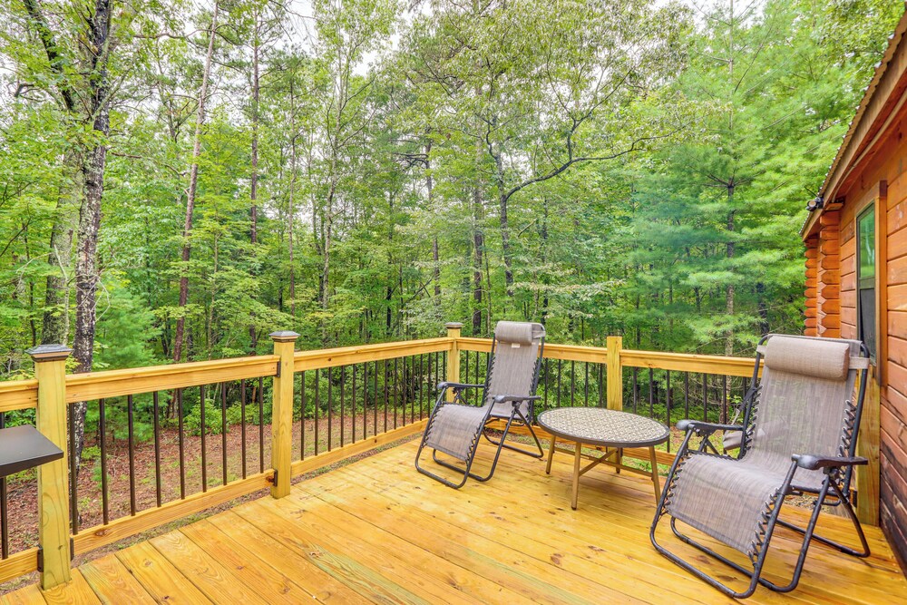 15 Mi to Blue Ridge: Forested Cabin w/ Decks!