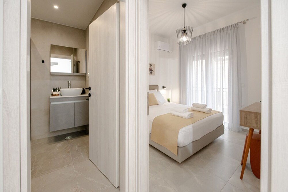 Minimal Chic Retreat Suite