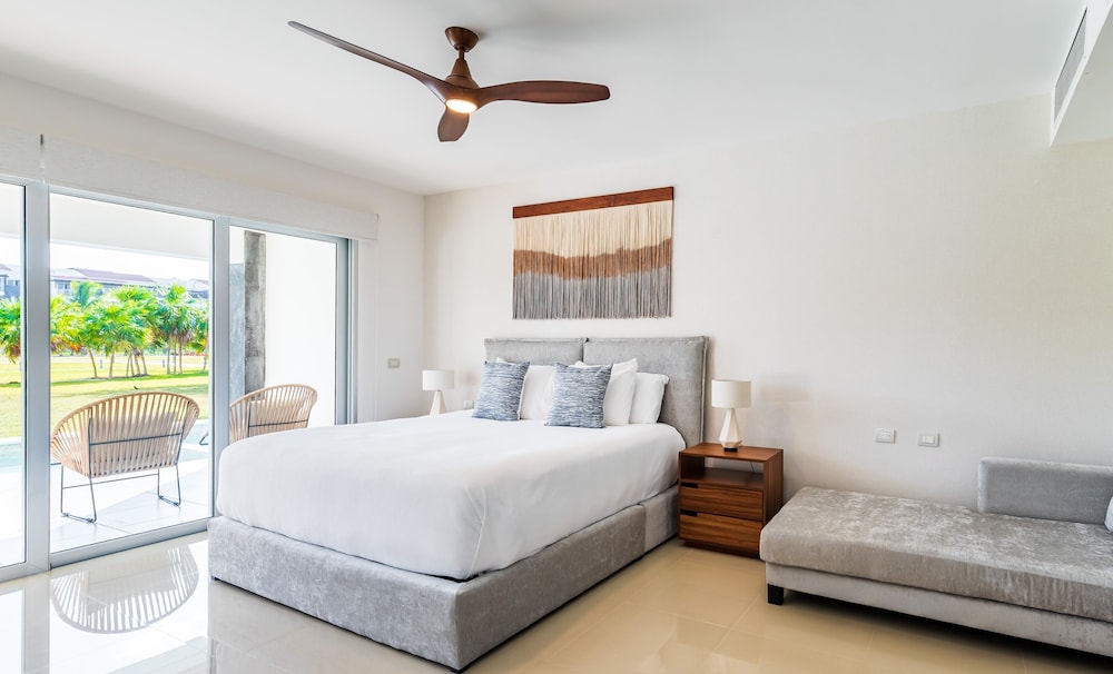Casa Bellisima ! 2 bedroom swim up 2 Apts by RedAwning