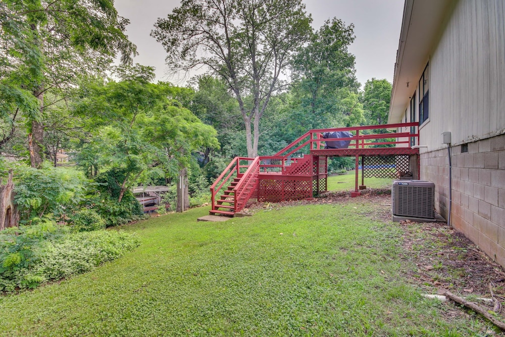 Yard + 15' Boat Slip: Waterfront Grove Getaway