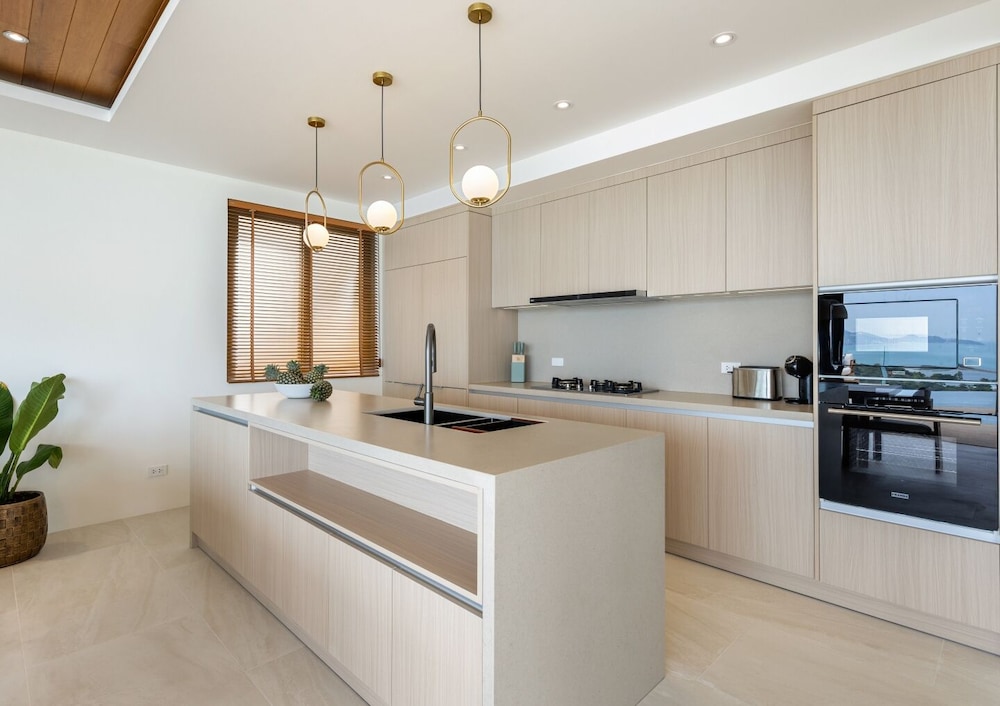 Villa Aroka 4 Bed Sea View KBR41