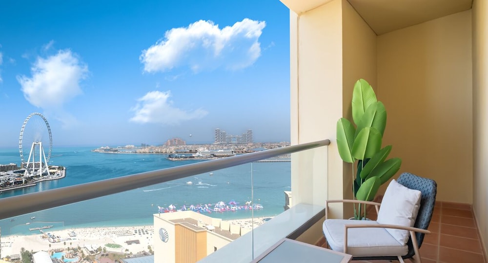 LUX The Premium Dubai Eye View Suite 2