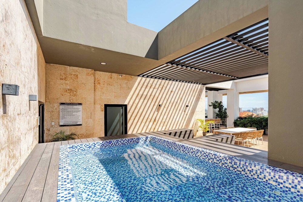 Luxurious Santo Domingo Apartment in Heart of the City, Wifi, Pool, Parking Free
