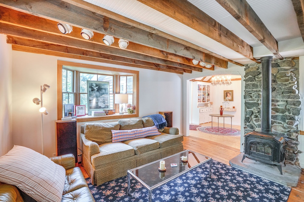 9 Mi to Dtwn Hudson: Pet-friendly Home w/ Pool