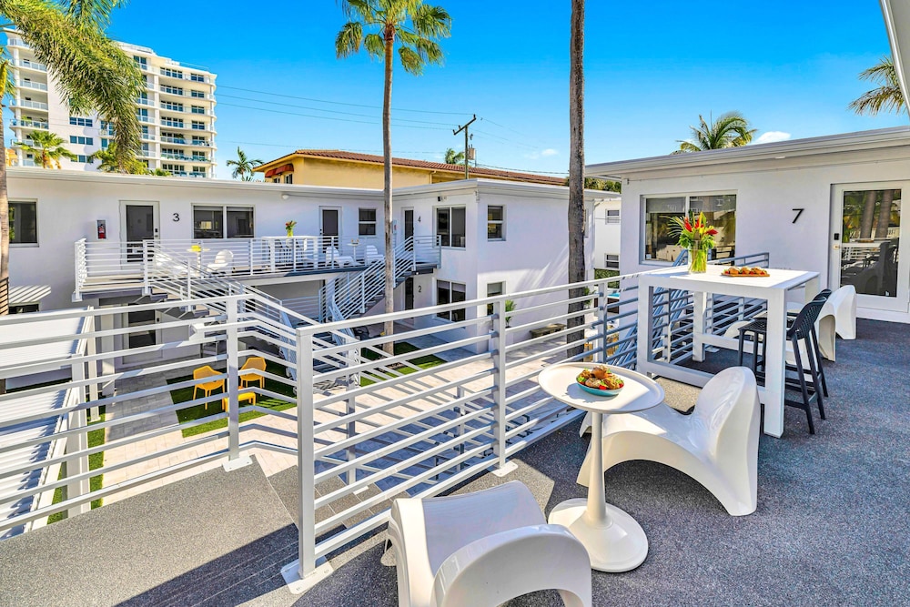 Beach Condo King Bed Lush Patio w BBQ Birch Key Seven