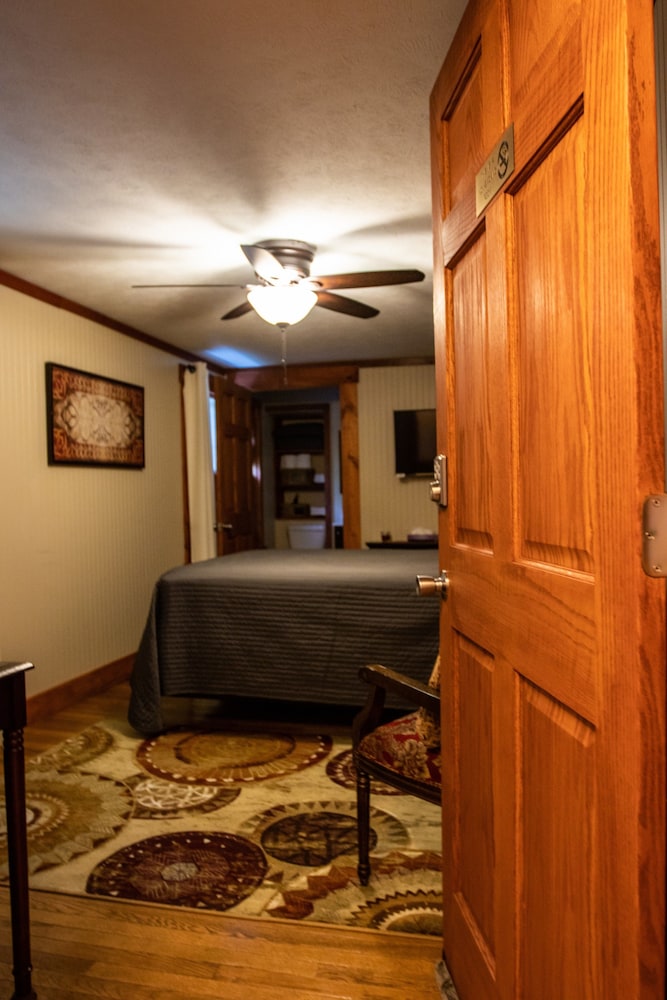 Hocking Hills Inn